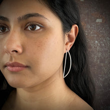 Load image into Gallery viewer, Outline Arch Earrings